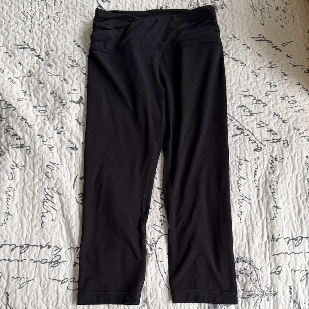 Black Women's High-Waist Crop Yoga Pants
